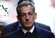 Προδημοσίευση του βιβλίου του Σαρκοζί: «Προσευχήθηκα να μπορέσω να σηκώσω τον σταυρό μου»