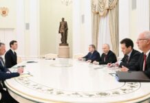 Ουκρανία: «Πόλεμος» και «ειρήνη» ενώ η «ομάδα Τραμπ» βρίσκεται στο Κρεμλίνο για συνομιλίες