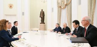 Ουκρανία: «Πόλεμος» και «ειρήνη» ενώ η «ομάδα Τραμπ» βρίσκεται στο Κρεμλίνο για συνομιλίες