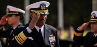 ΗΠΑ – Βενεζουέλα: Αποστρατεύτηκε ο ναύαρχος που έδωσε εντολή για χτύπημα σε επιζώντες