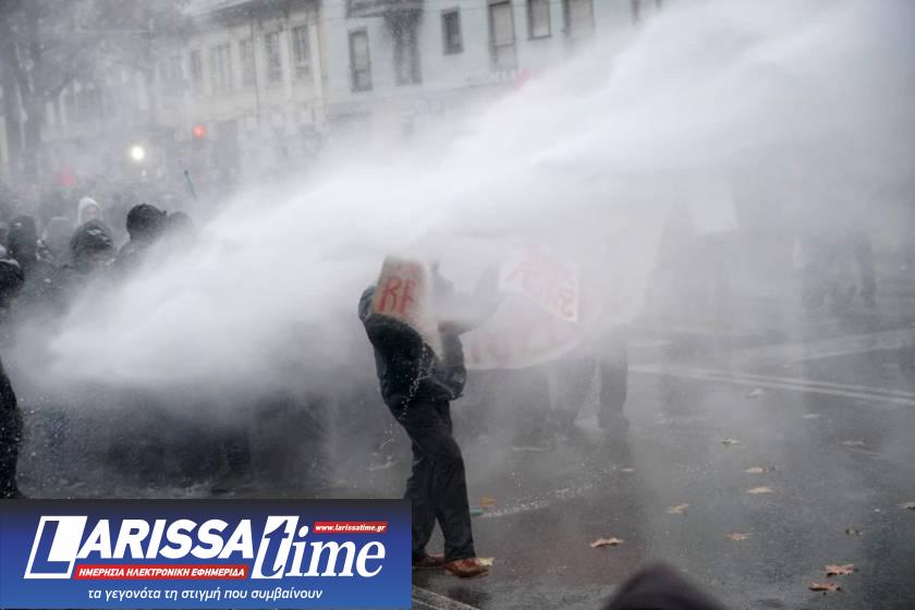 Protesters clash with police in Turin
