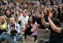 Ουκρανία: Η υπηρεσία καταπολέμησης της διαφθοράς κατηγορεί βουλευτές για δωροδοκίες – Έφοδοι σε κυβερνητικά γραφεία