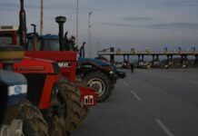 Οι αγρότες απέκλεισαν και το ρεύμα προς Θεσσαλονίκη στα διόδια των Μαλγάρων