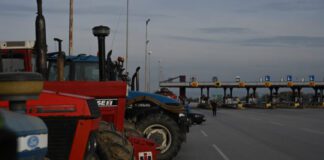 Οι αγρότες απέκλεισαν και το ρεύμα προς Θεσσαλονίκη στα διόδια των Μαλγάρων