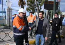 Tρόλεϊ: Ξεκίνησε το «ξήλωμα» του δικτύου στον Πειραιά – Καταργείται το 70% των εναέριων καλωδίων, λέει ο Κυρανάκης