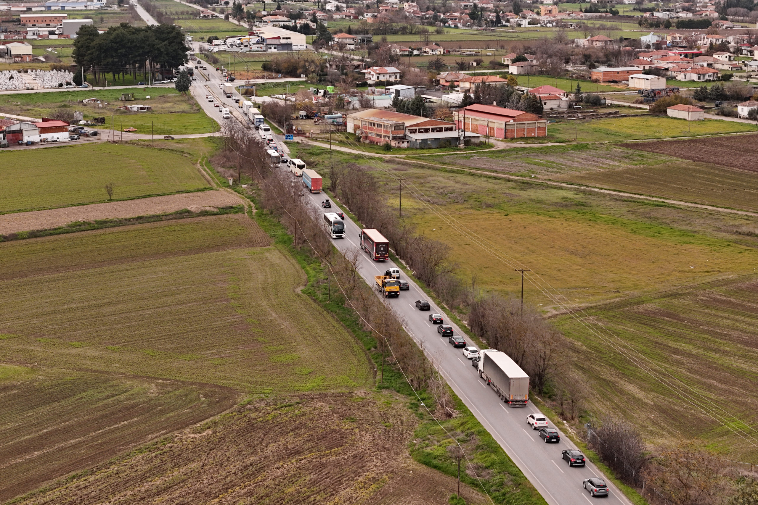 ΜΠΟΤΙΛΙΑΡΙΣΜΑ ΣΤΗΝ ΠΑΛΑΙΑ ΕΘΝΙΚΗ ΟΔΟ ΣΤΟΝ ΠΛΑΤΥΚΑΜΠΟ ΛΑΡΙΣΑΣ