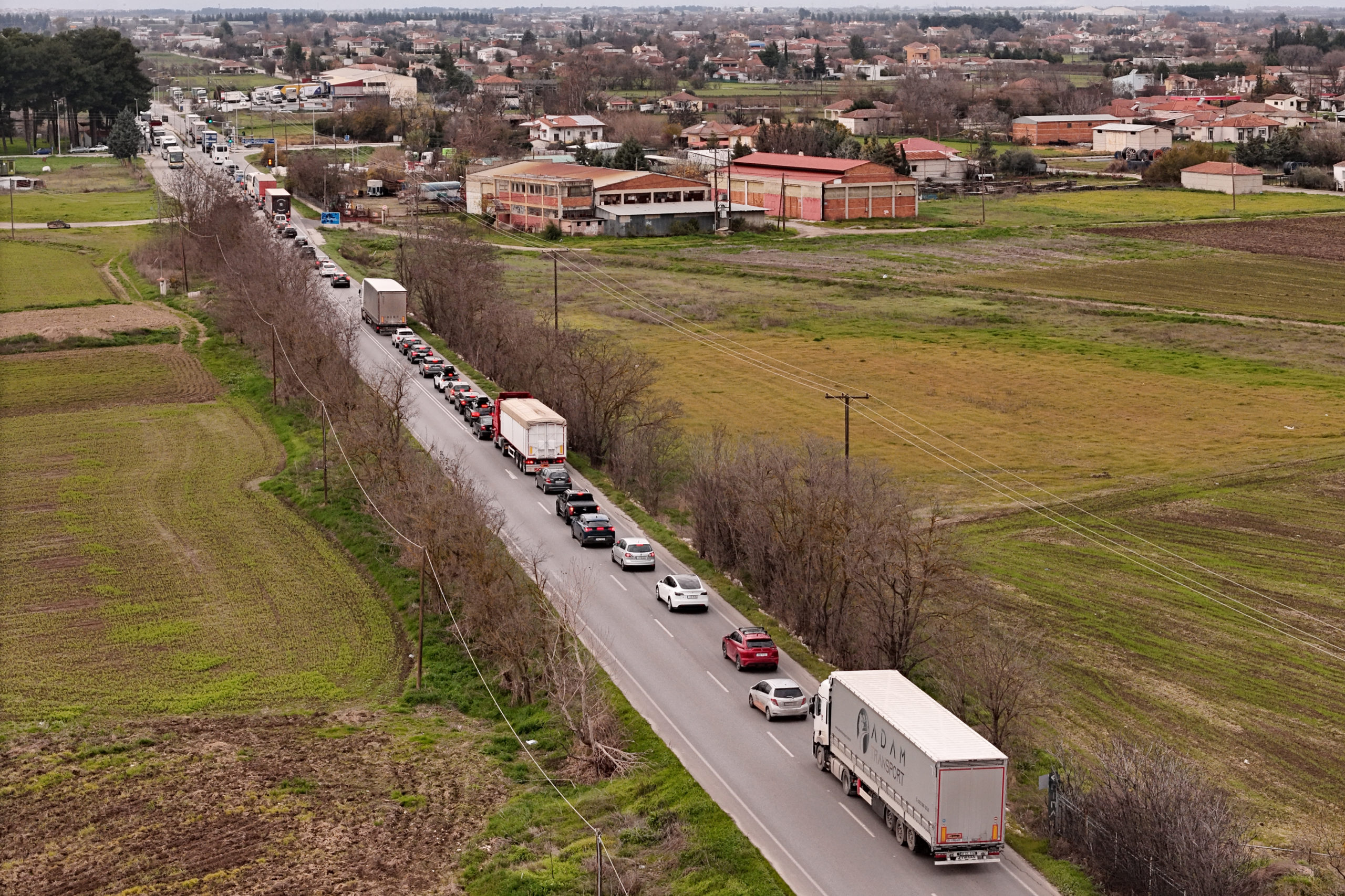 ΜΠΟΤΙΛΙΑΡΙΣΜΑ ΣΤΗΝ ΠΑΛΑΙΑ ΕΘΝΙΚΗ ΟΔΟ ΣΤΟΝ ΠΛΑΤΥΚΑΜΠΟ ΛΑΡΙΣΑΣ
