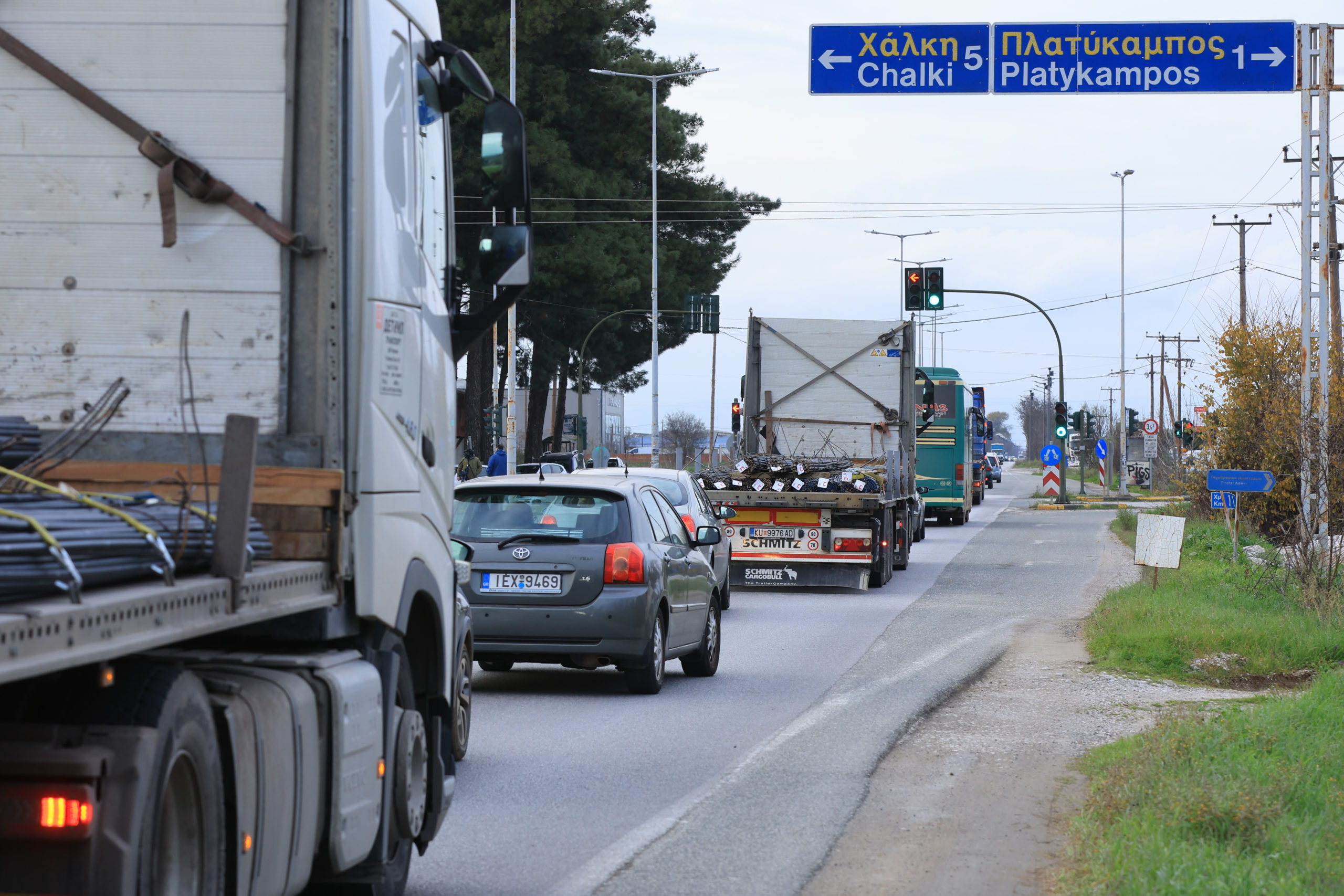 ΜΠΟΤΙΛΙΑΡΙΣΜΑ ΣΤΗΝ ΠΑΛΑΙΑ ΕΘΝΙΚΗ ΟΔΟ ΣΤΟΝ ΠΛΑΤΥΚΑΜΠΟ ΛΑΡΙΣΑΣ