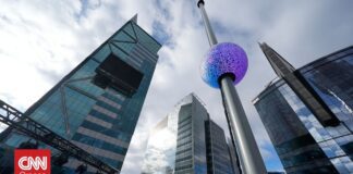 Νέα Υόρκη: Η Times Square υποδέχεται την Πρωτοχρονιά με μία νέα εντυπωσιακή μπάλα