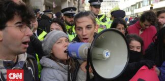 Η Γκρέτα Τούνμπεργκ συνελήφθη στο Λονδίνο σε διαμαρτυρία για την υποστήριξη απεργών πείνας