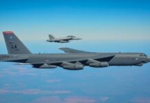 Επίδειξη ισχύως στην Κίνα: Βομβαρδιστικά των ΗΠΑ ικανά να φέρουν πυρηνικά όπλα πέταξαν πάνω από τη θάλασσα της Ιαπωνίας