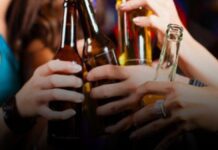 Συνελήφθη υπεύθυνος καταστήματος όπου σέρβιραν αλκοόλ σε 15 ανήλικους