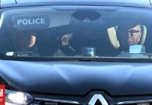 Ο Σαρκοζί περιγράφει τη ζωή του στη φυλακή: «Το γκρι χρώμα κυριαρχούσε, έγραφα με στυλό και χαρτί»