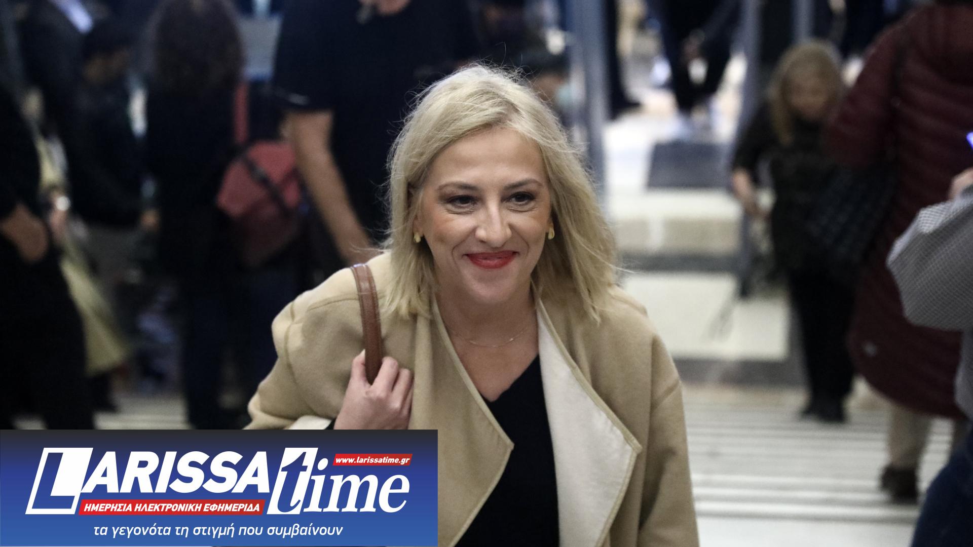 Στο φουαγέ του «Παλλάς» – Ποιοι έδωσαν το «παρών» στην παρουσίαση του βιβλίου Τσίπρα [εικόνες]-25