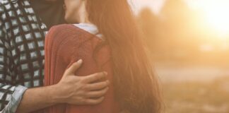 Τα σημάδια της προβληματικής επικοινωνίας στη σχέση και πώς συνδεθούμε (ξανά) με τον άνθρωπό μας