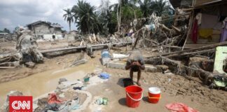 Πλημμύρες στην Ινδονησία: Ενισχύεται η ανθρωπιστική βοήθεια – Πάνω από 800 νεκροί