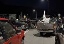 Σάμος: Άνοιξε το μπλόκο των αγροτών στον κόμβο Κοκκαρίου