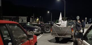 Σάμος: Άνοιξε το μπλόκο των αγροτών στον κόμβο Κοκκαρίου