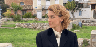 Γιούλικα Σκαφιδά: Το ξέσπασμα για το φιλί δύο γυναικών που «κόπηκε» στον Άγιο Έρωτα