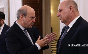 Συνάντηση Χατζηδάκη και Τσιάρα με αγρότες της Κρήτης