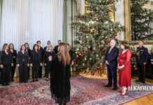 Χριστουγεννιάτικα κάλαντα στον Κωνσταντίνο Τασούλα