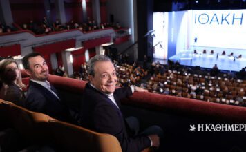 Μετασεισμοί από τον εξώστη του Παλλάς