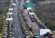 Οι αγρότες ανοιγοκλείνουν και τελωνεία – Η στάση της κυβέρνησης