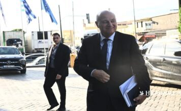 Πυρά, αμφισβήτηση και διαβεβαιώσεις στη συζήτηση 4,5 ωρών στην Πειραιώς για τα αγροτικά ζητήματα