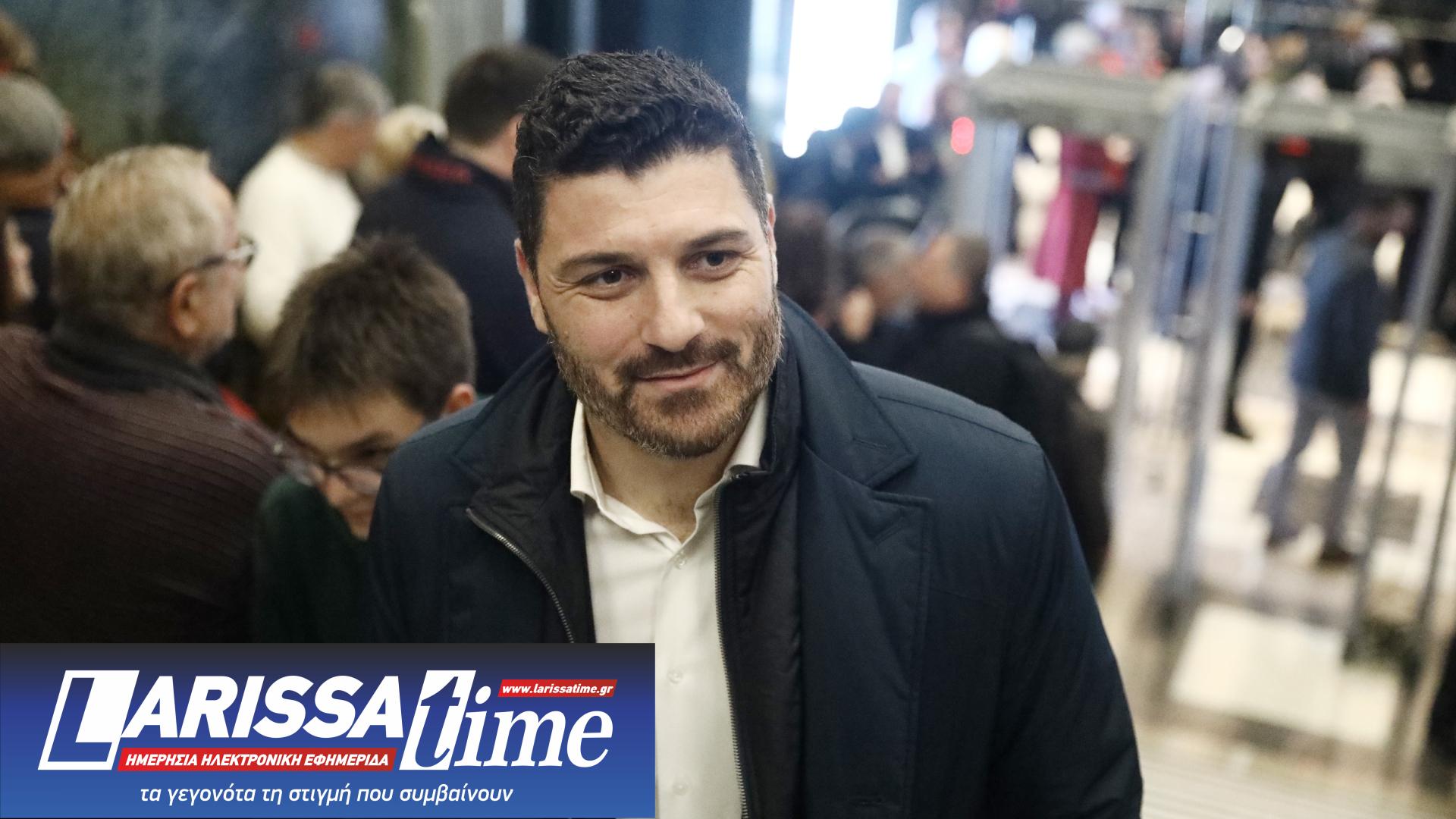 Στο φουαγέ του «Παλλάς» – Ποιοι έδωσαν το «παρών» στην παρουσίαση του βιβλίου Τσίπρα [εικόνες]-5