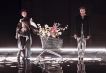 «Tο όνειρο ενός γελοίου»: Παράταση παραστάσεων για την sold out μυσταγωγία της Έφης Μπίρμπα και του Άρη Σερβετάλη