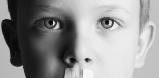 «Ό,τι δεν θυμάται το παιδί, το θυμάται το σώμα του. Το παιδί ξεχνάει για να ζήσει. Το σώμα θυμάται για να θεραπευτεί» | Alice Miller