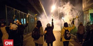 Σκηνές χάους στο Ιράν: Βίντεο δείχνουν τις δυνάμεις καταστολής να ανοίγουν πυρ κατά των διαδηλωτών