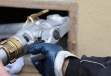 “Ξεφουσκώνουν” οι τιμές των καυσίμων