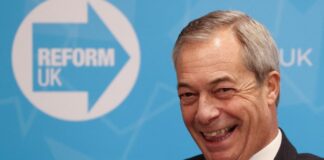 Από λαϊκιστής παρίας, πρωταγωνιστής – Ο «μετεωρίτης» Φάρατζ συντρίβει το πολιτικό σκηνικό στη Βρετανία