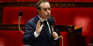 Η γαλλική κυβέρνηση επιβιώνει ψηφισμάτων μομφής για τη συμφωνία Mercosur