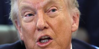 Τραμπ: Αρμάδα μεγαλύτερη από της Βενεζουέλας κατευθύνεται στο Ιράν