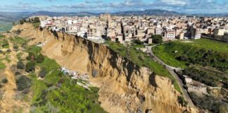 Σικελία: Κρίσιμη παραμένει η κατάσταση – Συνεχίζονται οι κατολισθήσεις