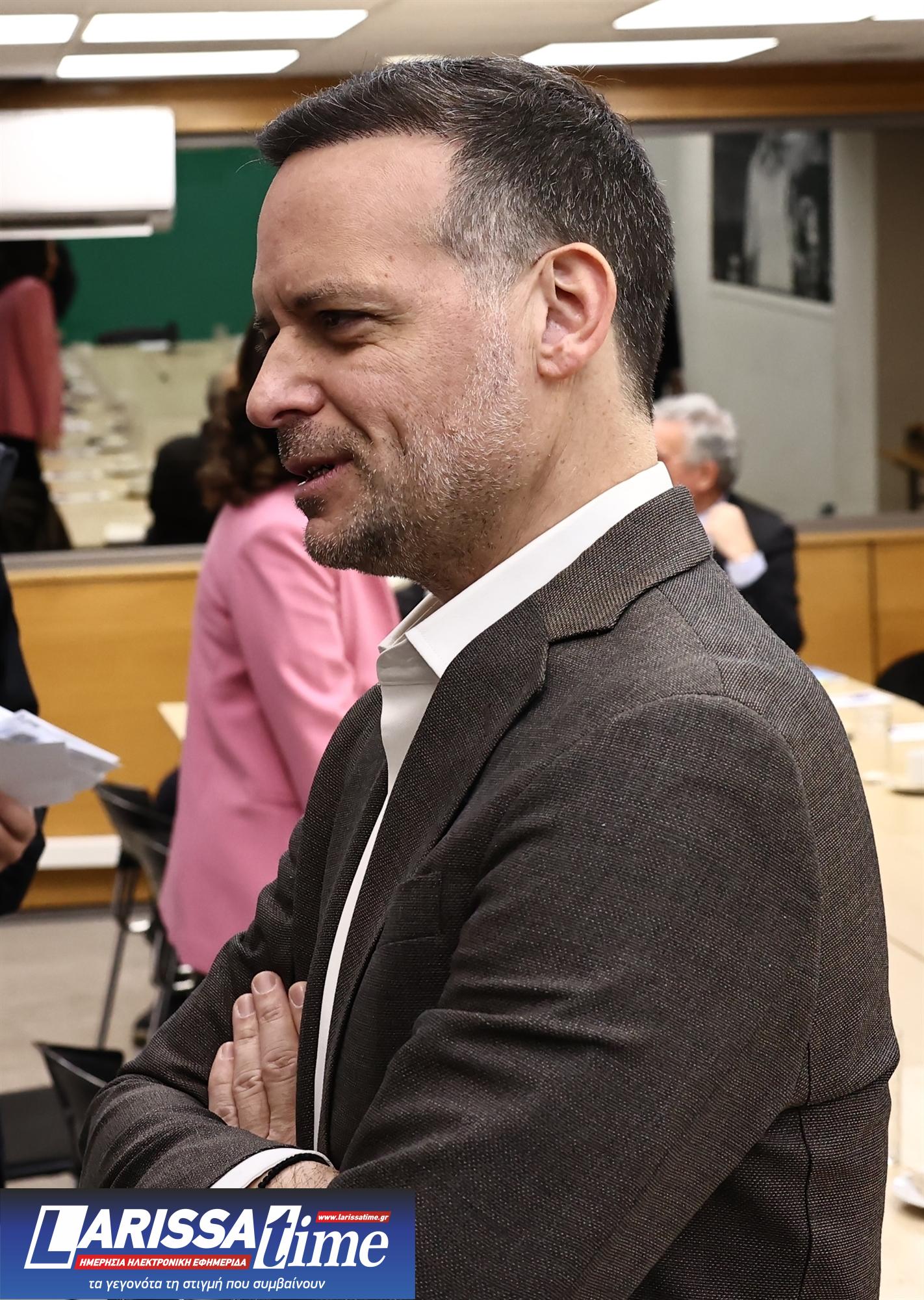 Το παιχνίδι των τριών στο ΠΑΣΟΚ-2