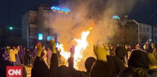 Ισορροπία τρόμου στο Ιράν: Αναστέλλονται οι απαγχονισμοί – Με το δάχτυλο στη σκανδάλη ο Τραμπ