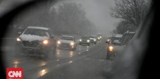 Ουρές χιλιομέτρων σε αυτοκινητόδρομο της Πολωνίας λόγω ισχυρής χιονόπτωσης