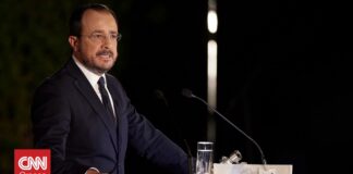 Politico: Η Κύπρος συγκλονίζεται από καταγγελίες για διαφθορά ενώ ασκεί την προεδρία της ΕΕ