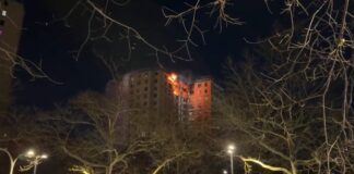 Νέα Υόρκη: Φωτιά ξέσπασε στους δύο τελευταίους ορόφους πολυκατοικίας στο Μπρονξ – Φόβοι για θύματα