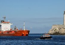 Ο Τραμπ εξετάζει το ενδεχόμενο πλήρη ναυτικού αποκλεισμού της Κούβας στις εισαγωγές πετρελαίου