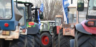 Αγρότες: Κλειστός για τα φορτηγά ο δρόμος σε Ευζώνους και Προμαχώνα