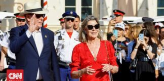 Η κόρη της Καρολίνας του Μονακό εκδίδει το πρώτο της βιβλίο – «Μια εξομολόγηση χωρίς πέπλα»