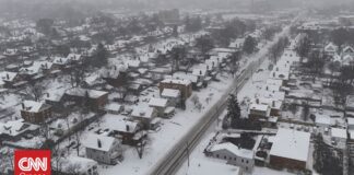 Συναγερμός σε δώδεκα πολιτείες των ΗΠΑ για ακραία χιονοθύελλα: Πάνω από 10.000 πτήσεις ακυρώθηκαν