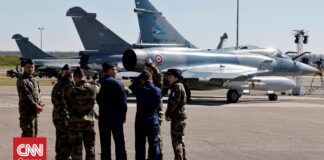 Στη Γροιλανδία έφτασαν οι πρώτοι Γάλλοι στρατιώτες – Έκτακτη σύσκεψη υπό τον Μακρόν