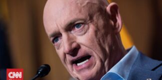 ΗΠΑ: Ο γερουσιαστής Μαρκ Κέλι μήνυσε τον υπουργό Άμυνας που τον κατηγορεί για «στάση»