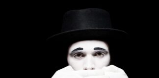 «Φοβάμαι ότι δεν θα αγαπηθώ όπως είμαι» | 10 σκέψεις που ζουν μέσα μας και δεν εκφράζονται ποτέ