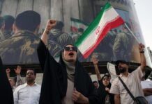 Επέμβαση στο Ιράν εξετάζει ο Τραμπ, «υπό πλήρη έλεγχο» η κατάσταση λέει η ιρανική κυβέρνηση